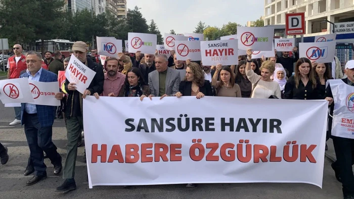 10 kentte gazetecilerden sans&uuml;re karşı ortak &ccedil;ağrı: &lsquo;&Ouml;zg&uuml;r basın yoksa &ouml;zg&uuml;r toplum yoktur&rsquo;