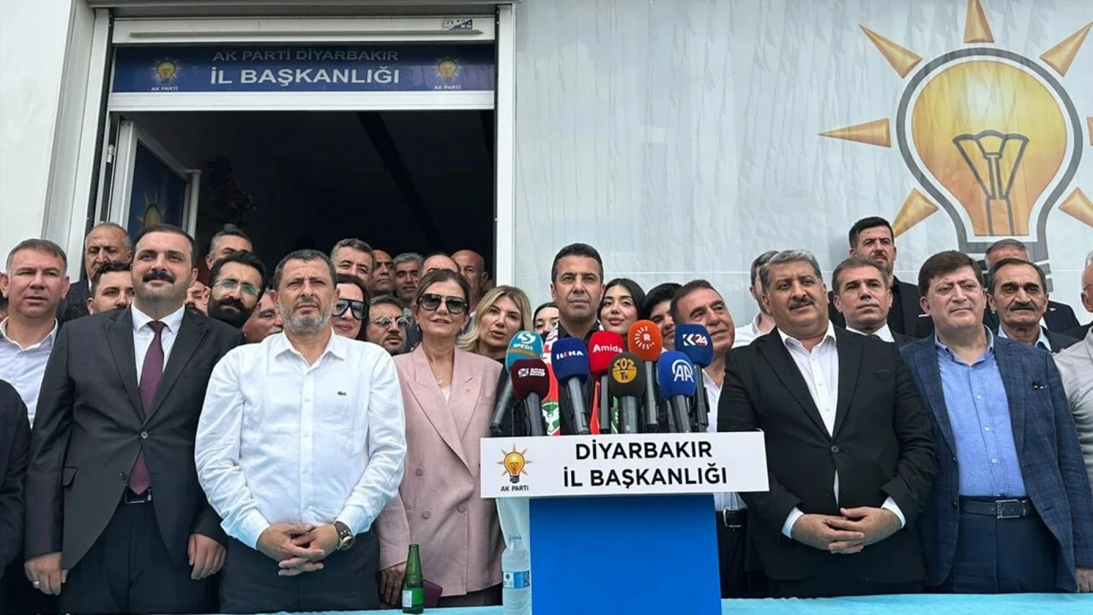 AK Parti Diyarbakır İl Başkanı Hamit S&uuml;mer'den Amedspor atkılı s&uuml;re&ccedil; mesajı