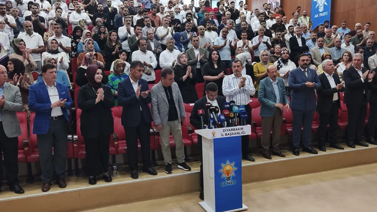 AK Parti Diyarbakır&rsquo;da 25. yılını kutladı