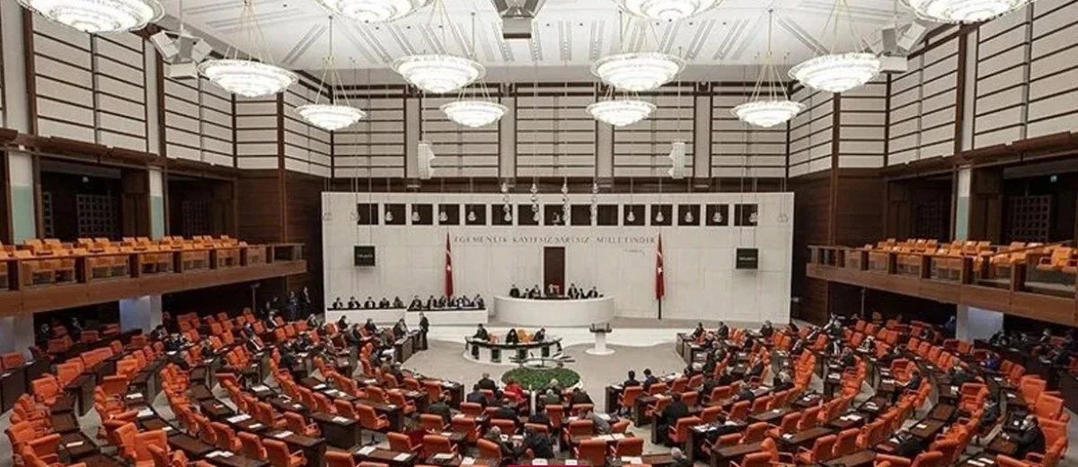 Ak Parti&rsquo;de kritik toplantı: &ldquo;&Ccedil;er&ccedil;eve yasa&rdquo; masada