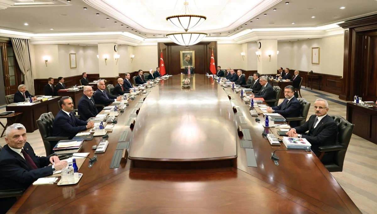 Cumhurbaşkanlığı Kabinesi toplanıyor: Gündemde PKK ve DSG var