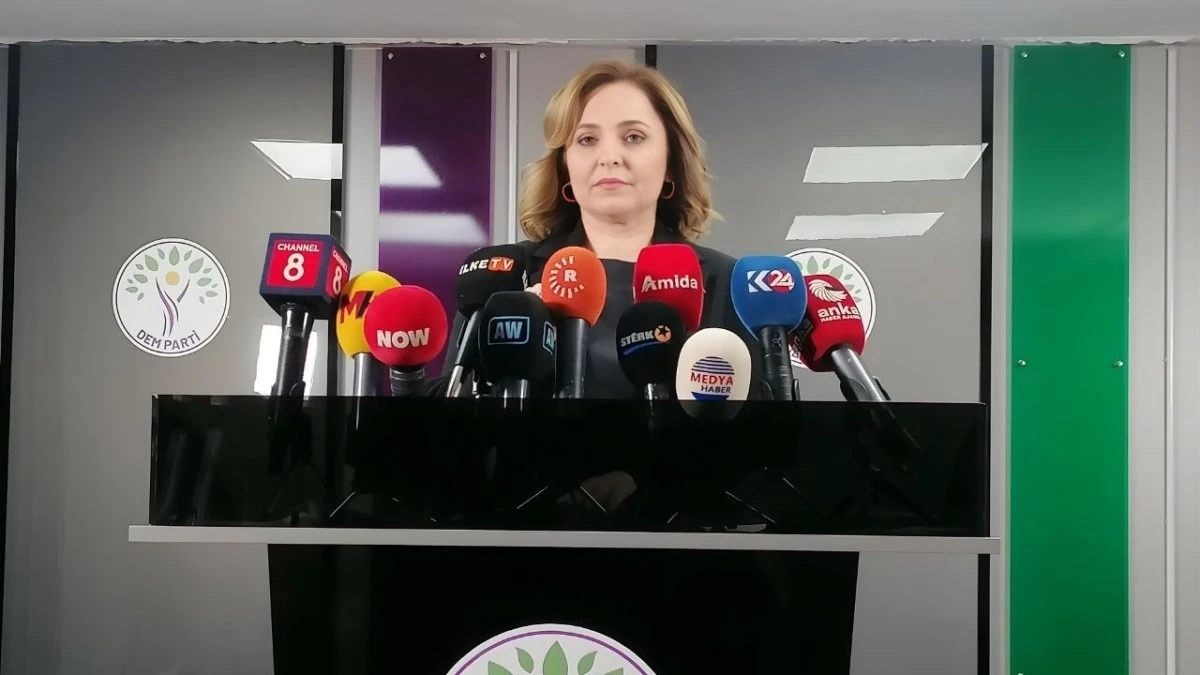 DEM Parti s&ouml;zc&uuml;s&uuml;nden &ccedil;ifte bayram &ccedil;ağrısı