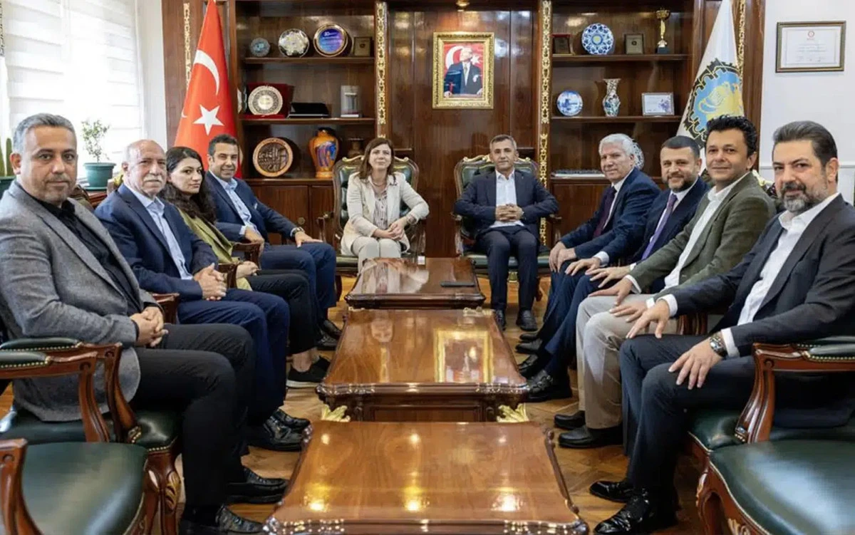 Diyarbakır B&uuml;y&uuml;kşehir Belediyesi'ne AK Parti'den ziyaret