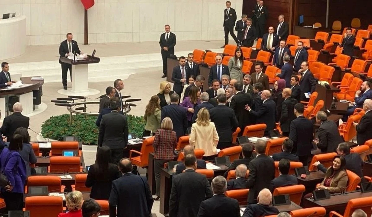 Diyarbakır milletvekiline 6 yıl 4 ay hapis cezası