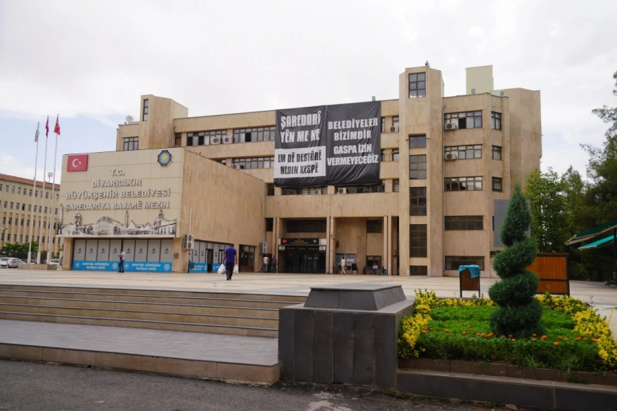 Diyarbakır&rsquo;da &lsquo;ağa&ccedil;&rsquo; krizi: B&uuml;y&uuml;kşehir&rsquo;den yeni a&ccedil;ıklama