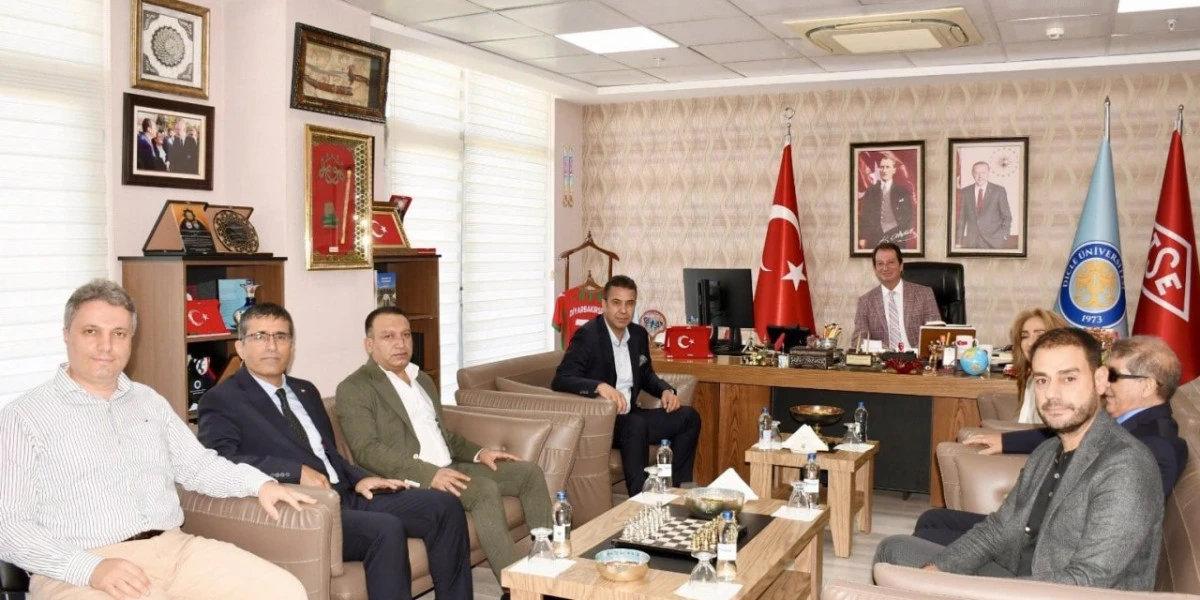 Diyarbakır&rsquo;da AK Parti&rsquo;den D&Uuml; Rekt&ouml;r&uuml;ne ziyaret