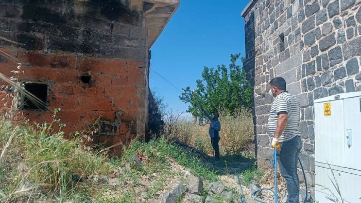 Diyarbakır'da akreplere karşı ila&ccedil;lama &ccedil;alışması başlatıldı