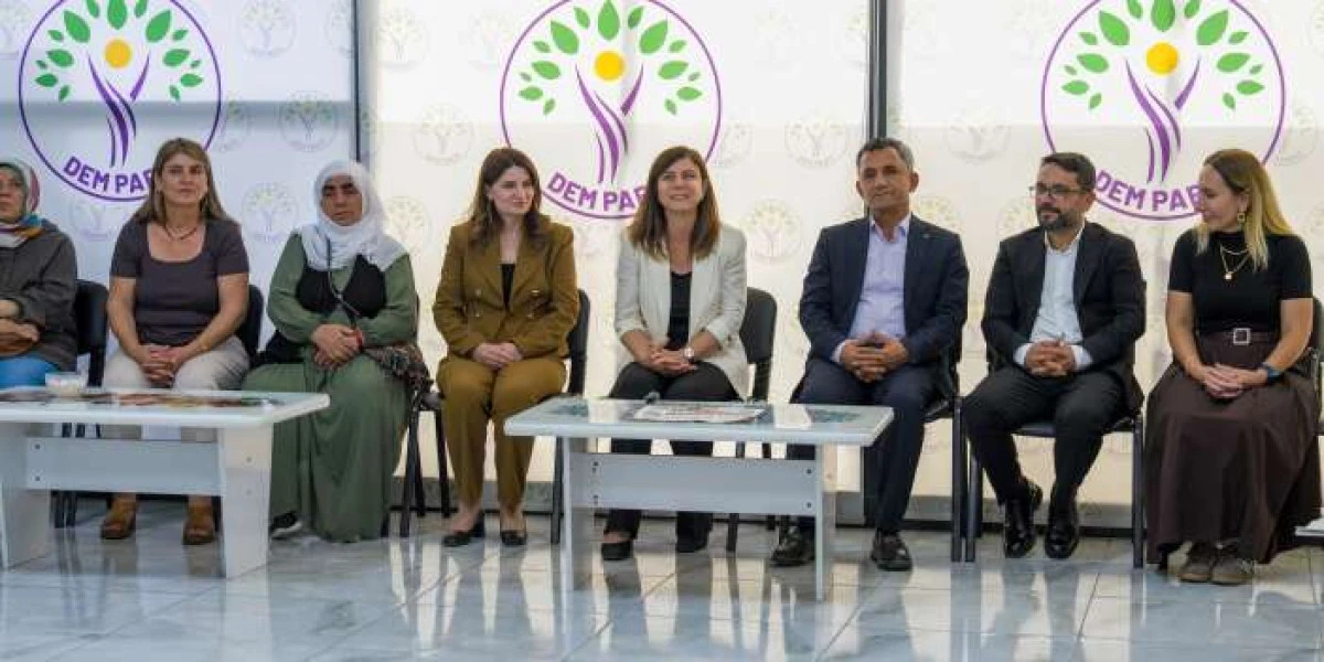 Diyarbakır&rsquo;da DEM Parti il y&ouml;netimine tebrik ziyareti