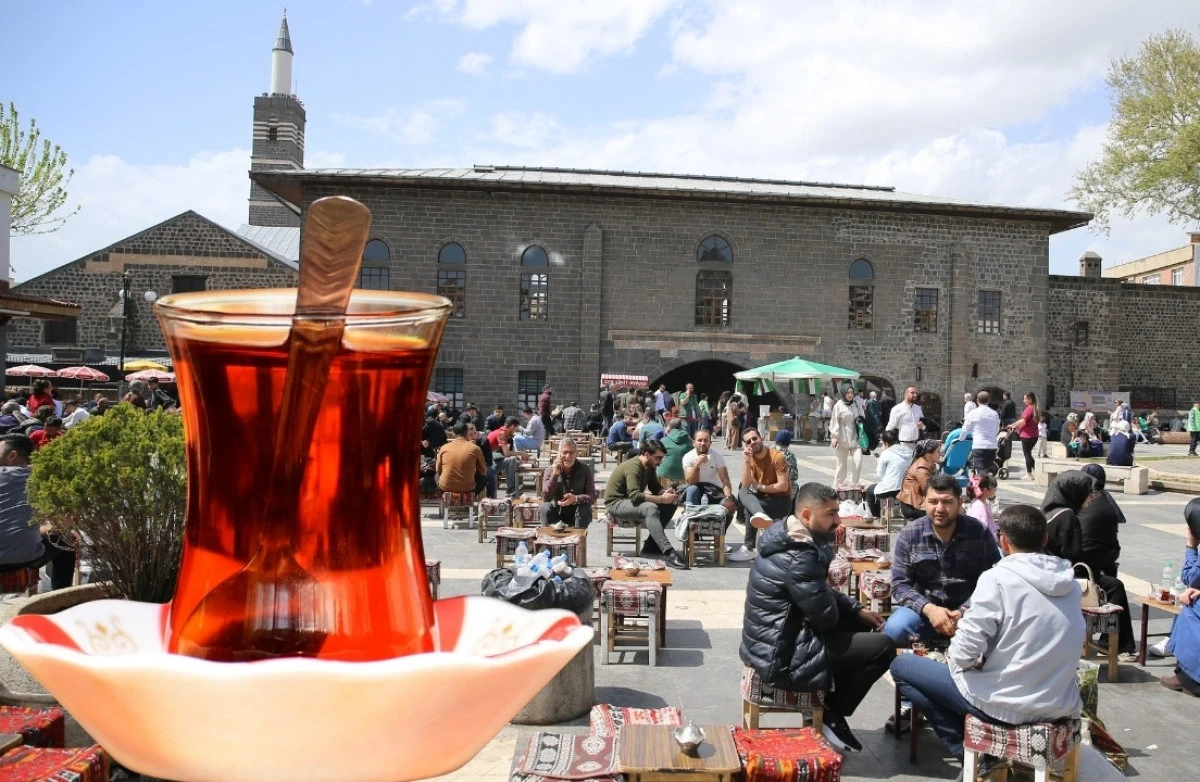 Diyarbakır’da ekmekten sonra çaya da zam geldi