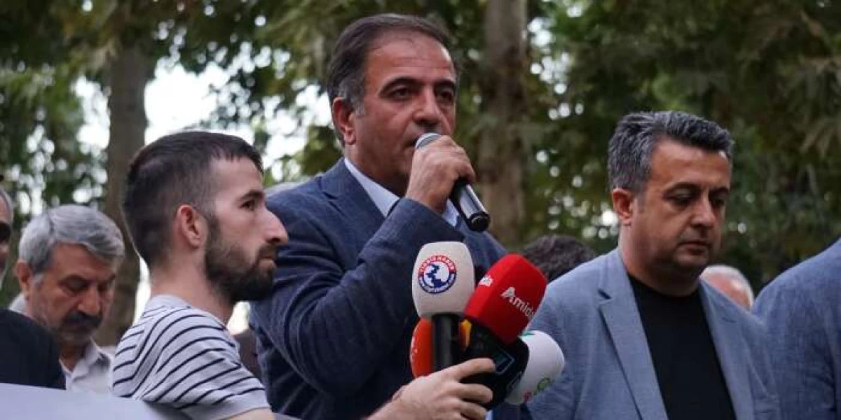 Diyarbakır&rsquo;da erkeklerden kadın cinayetlerine karşı y&uuml;r&uuml;y&uuml;ş