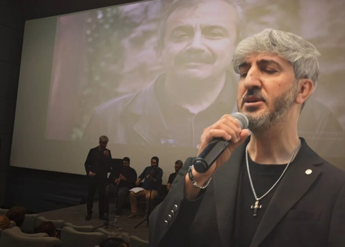 Diyarbakır&rsquo;da Ermeni sanat&ccedil;ıdan 3 dilde konser