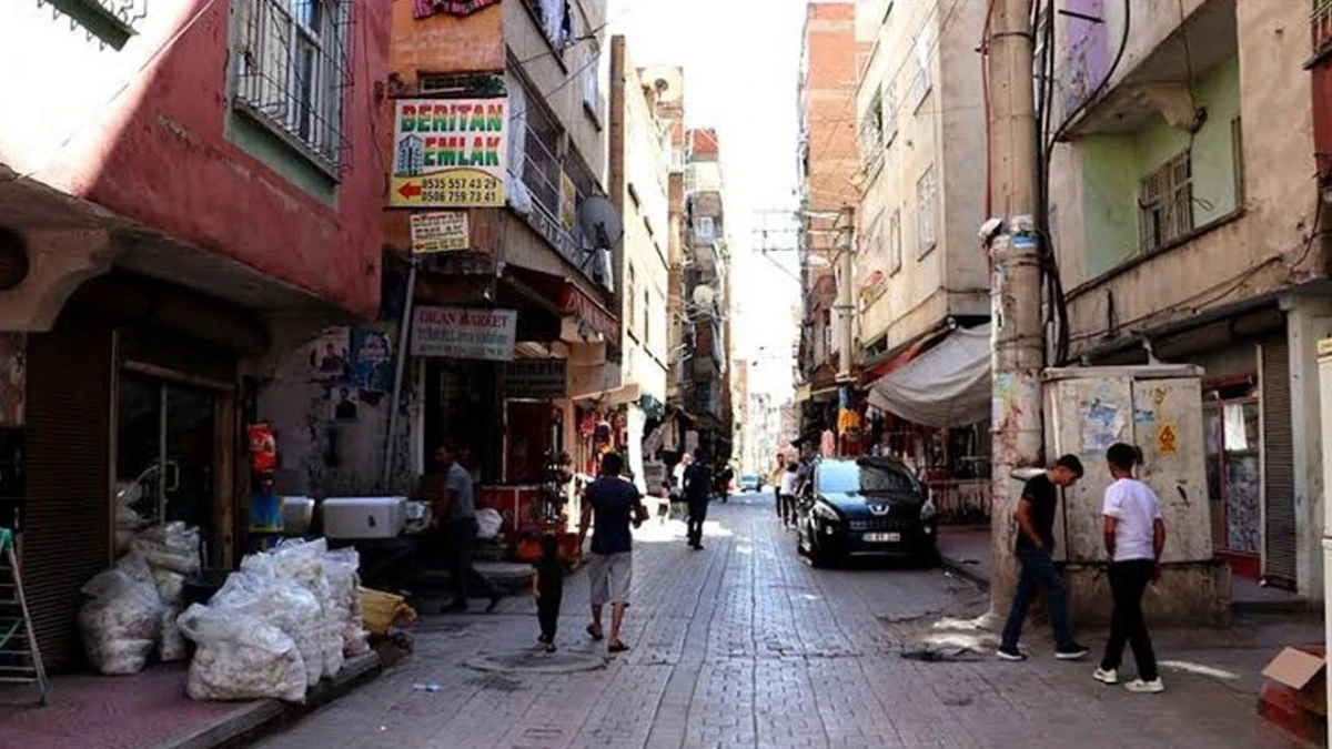 Diyarbakır’da gün ortasında 13 yaşındaki çocuğa toplu tecavüz girişimi!