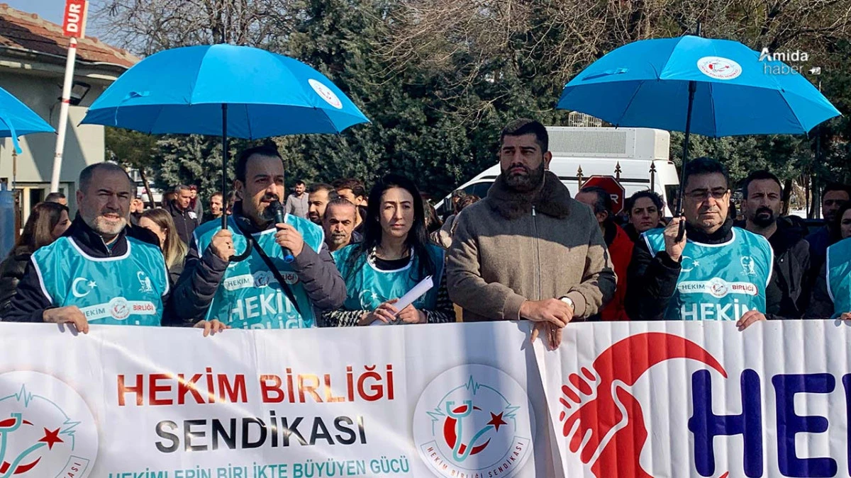 Diyarbakır&rsquo;da hekimler usuls&uuml;z g&ouml;revlendirmeye yeter dedi