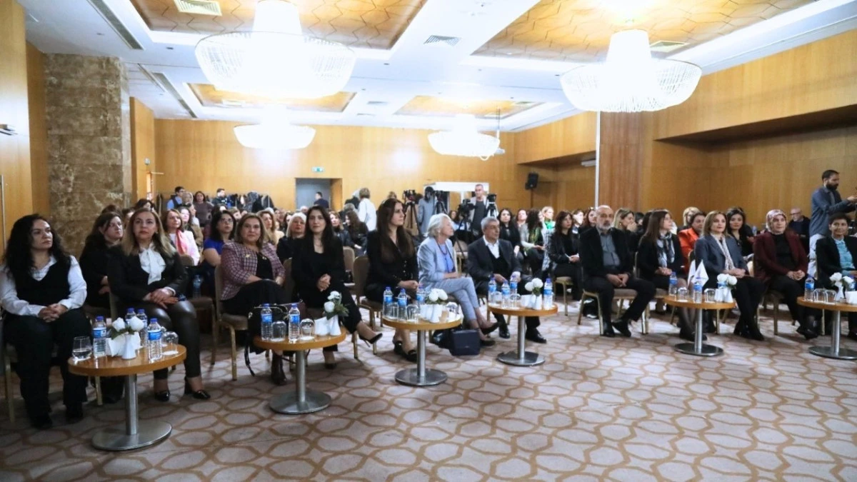 Diyarbakır&rsquo;da kadın zirvesi: G&uuml;ndem kalıcı barış