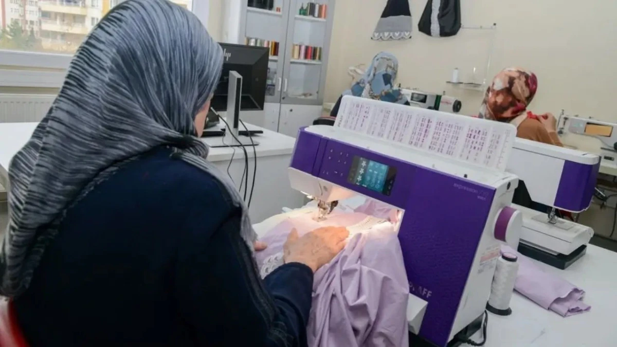 Diyarbakır&rsquo;da kadınlar tasarımlarını hayata ge&ccedil;iriyor