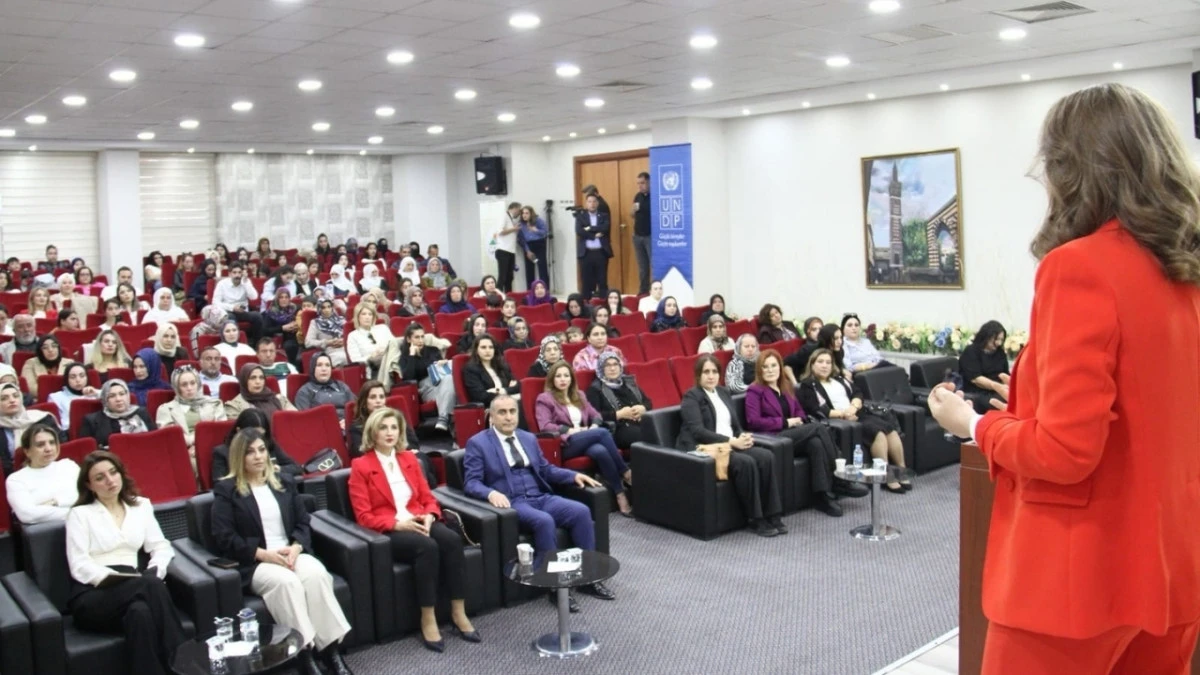 Diyarbakır&rsquo;da kadınların kırsalda g&uuml;&ccedil;lenmesi i&ccedil;in toplantı