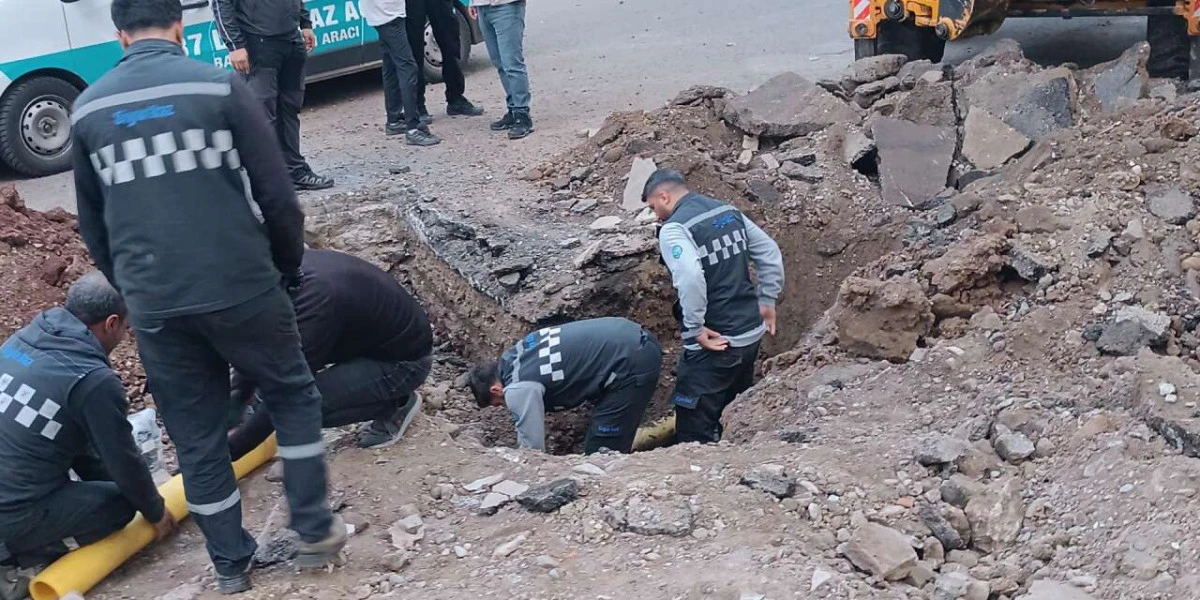 Diyarbakır'da kep&ccedil;e doğalgaz borularını patlattı