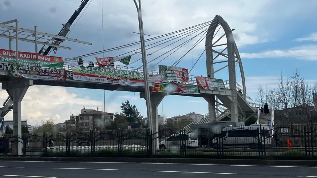 Diyarbakır&rsquo;da k&ouml;pr&uuml; yıkıldı, faciadan d&ouml;n&uuml;ld&uuml;