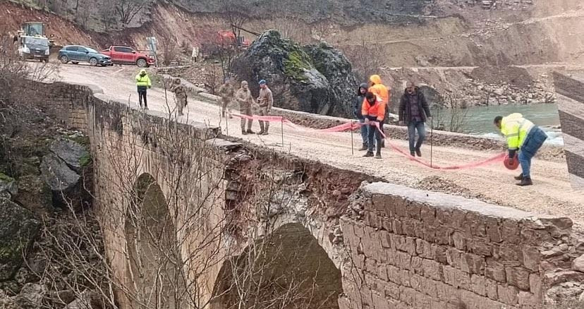 Diyarbakır’da skandal: 200 yıllık tarihi köprüyü havaya uçurdular