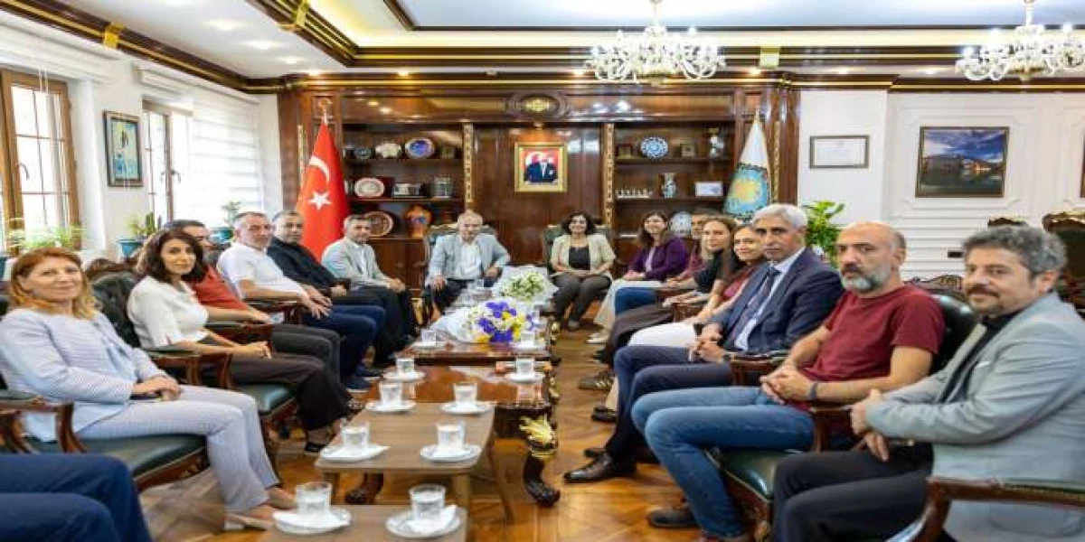 Diyarbakır&rsquo;da yerine kayyım atanıp tutuklanmıştı, 7 yıl sonra belediyede