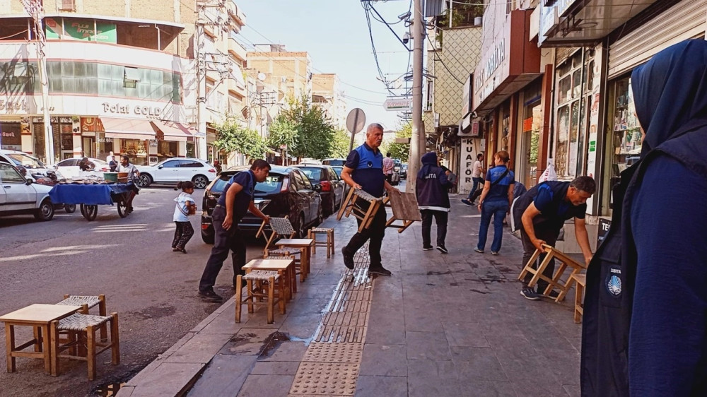 Diyarbakır'da zabıta kaldırım işgallerini denetledi