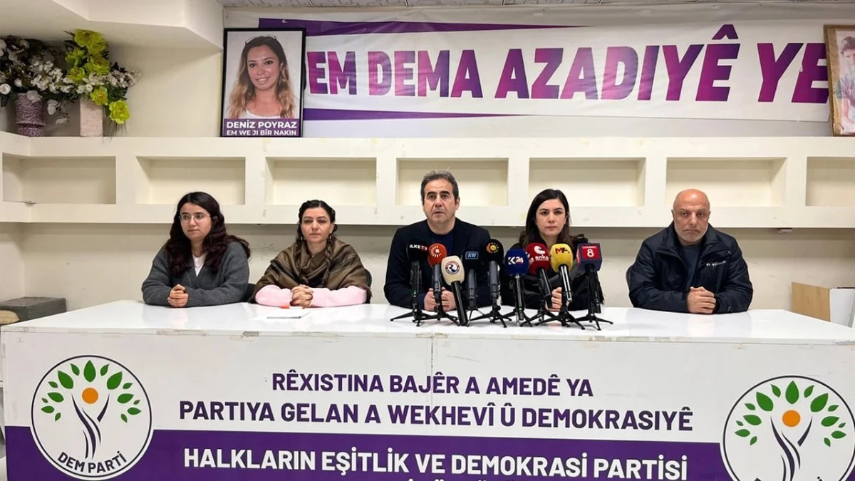 Diyarbakır&rsquo;daki miting bir kez daha ertelendi