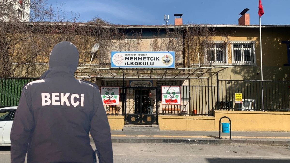 Diyarbakır&rsquo;daki okullar alarmda: Sınıflar boş kaldı