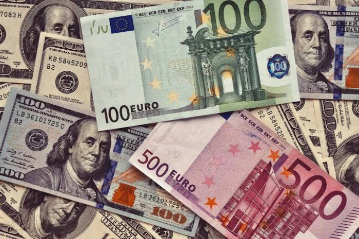D&ouml;vizde hareketlilik: Dolar 48,30 TL sınırında