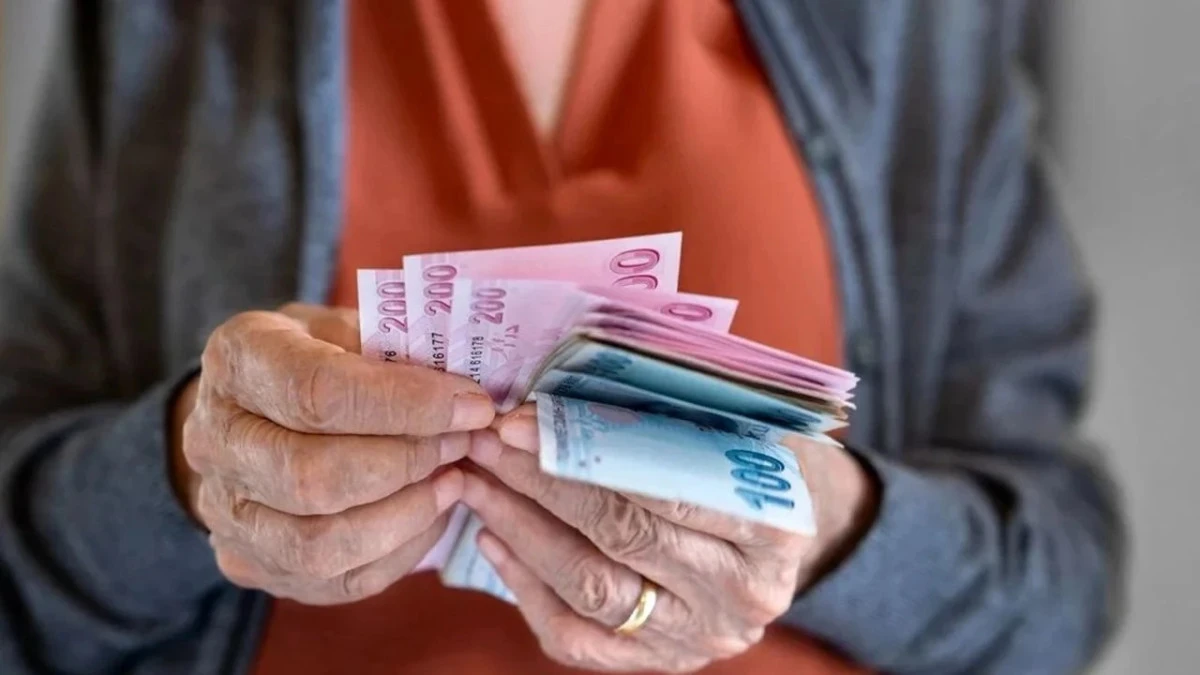 En D&uuml;ş&uuml;k Emekli Aylığı 20 Bin TL&rsquo;ye Y&uuml;kseltildi