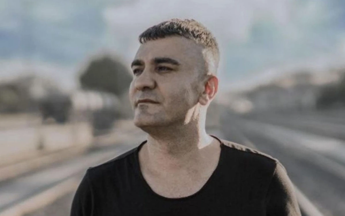 Fırat Med: Eskiden KOM M&uuml;zik K&uuml;rtlerin eviydi, şimdi K&uuml;rt kimliğinden uzaklaştı