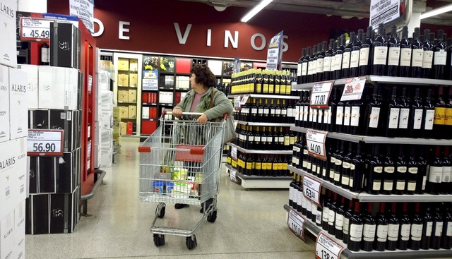 Fransa’da Carrefour ‘enflasyonla paketi küçülen’ ürünlere uyarı işareti astı