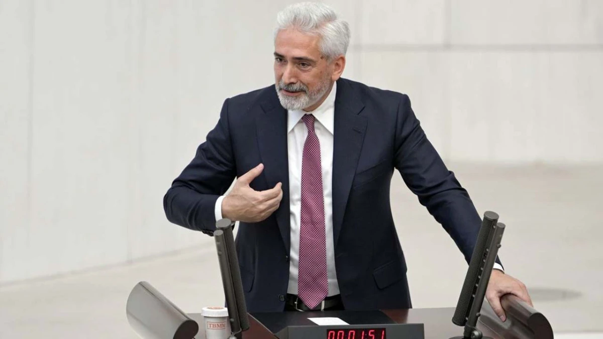 Galip Ensarioğlu&rsquo;ndan K&uuml;rt&ccedil;e tabela &ccedil;ıkışı: &lsquo;Onların haddine değil&rsquo;