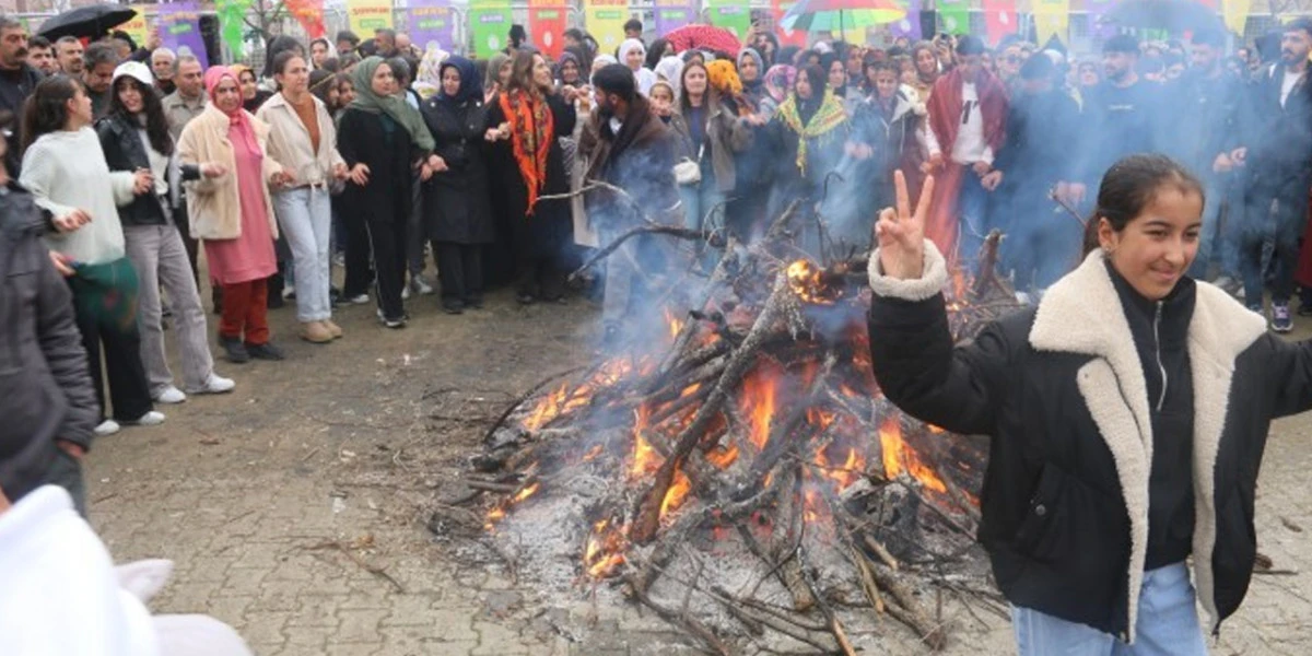 İl&ccedil;elerde Newroz &ccedil;oşkuyla kutlandı