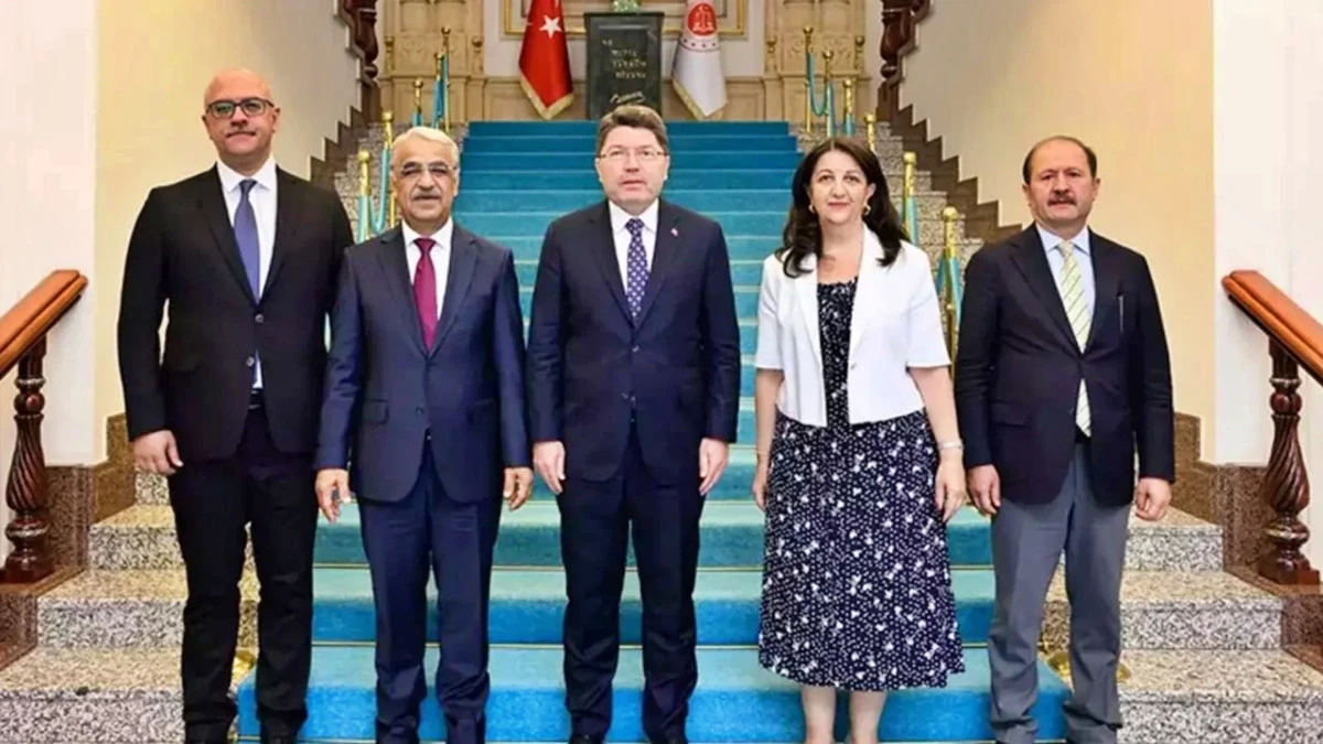 İmralı heyeti ve Tun&ccedil; g&ouml;r&uuml;şmesi başladı