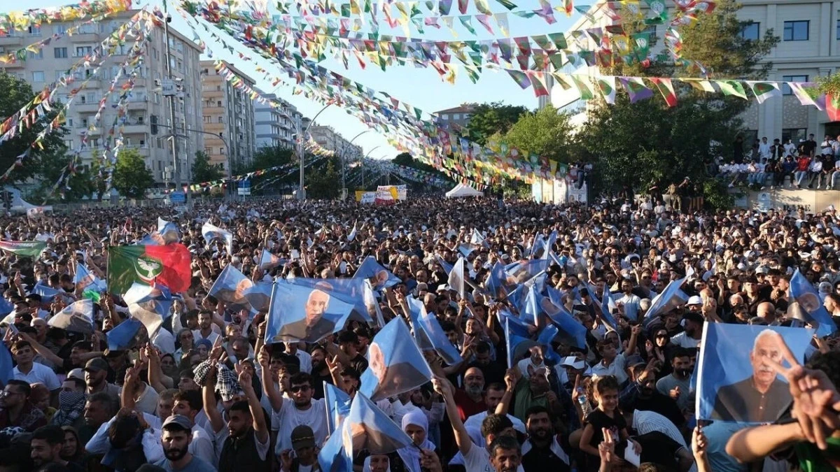 Diyarbakır&rsquo;dan D&uuml;nyaya Yansıyan &Ouml;zg&uuml;rl&uuml;k Mitingi