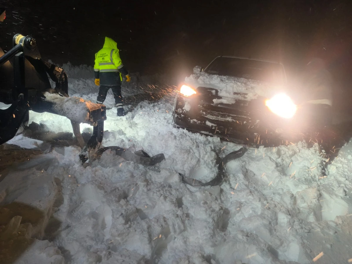 Silvan&rsquo;da Kar Alarmı: 22 K&ouml;y Yolu Ulaşıma Kapandı