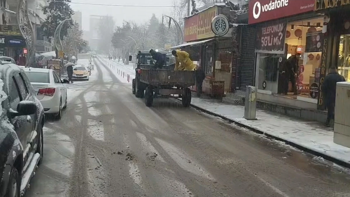 Silvan&rsquo;da Kar Yağışının Ardından Belediye Ekipleri Sahaya İndi