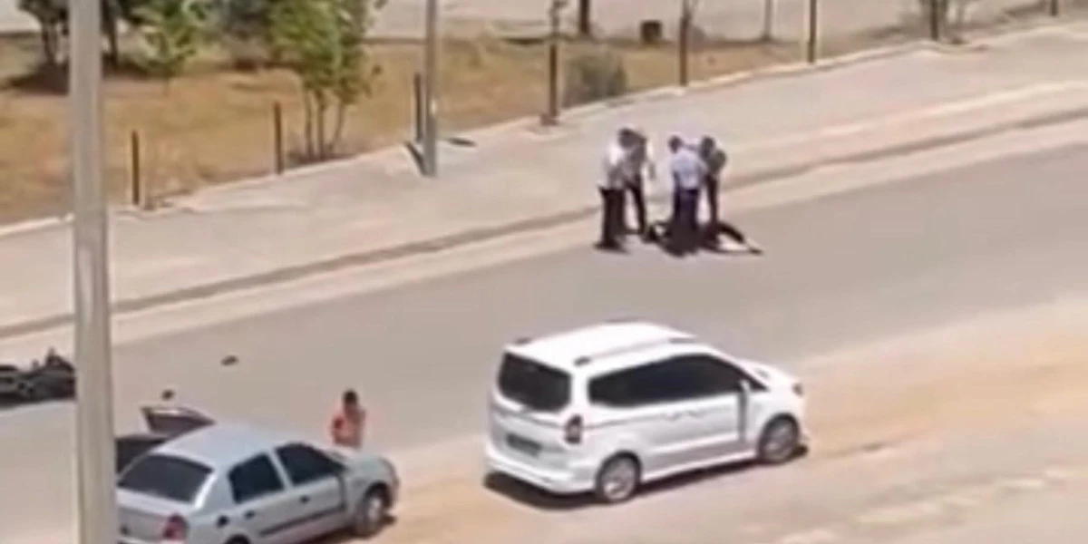 Silvan'da Kontrolden &Ccedil;ıkan Motosiklet Devrildi: 1 Yaralı