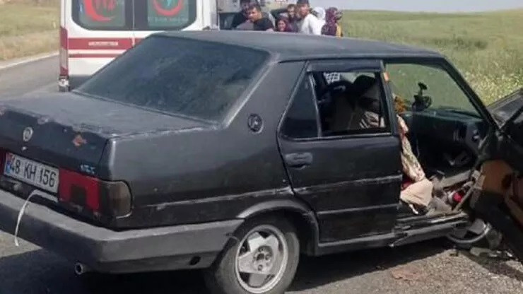 Silvan’da Kontrolden Çıkan Otomobil Bariyerlere Çarptı: 3 Yaralı
