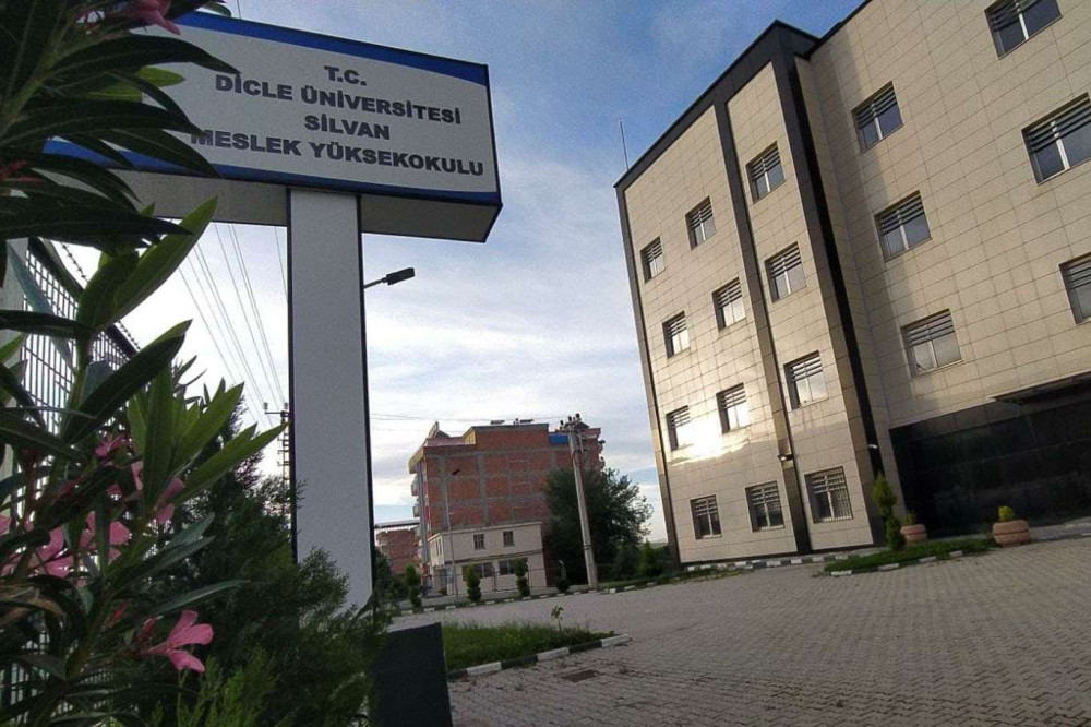 Silvan’da öğrenciler yurt mağduru