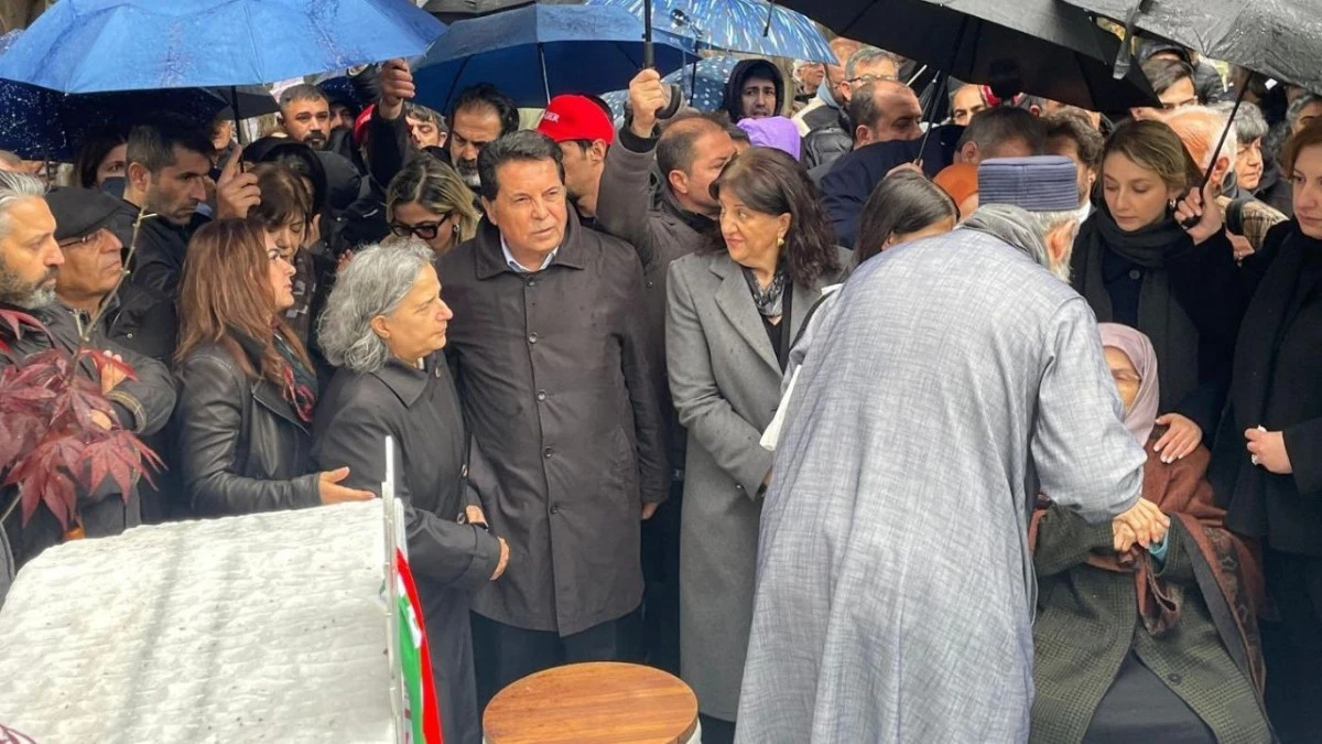 Sırrı S&uuml;reyya &Ouml;nder mezarı başında anıldı