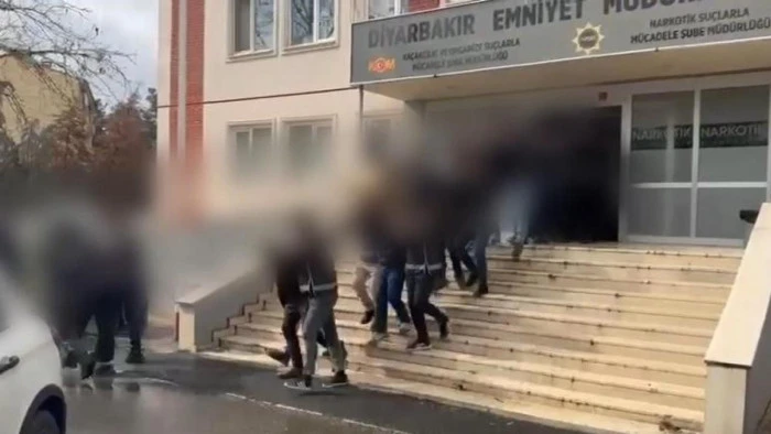 Su&ccedil; &Ouml;rg&uuml;t&uuml;ne B&uuml;y&uuml;k Darbe
