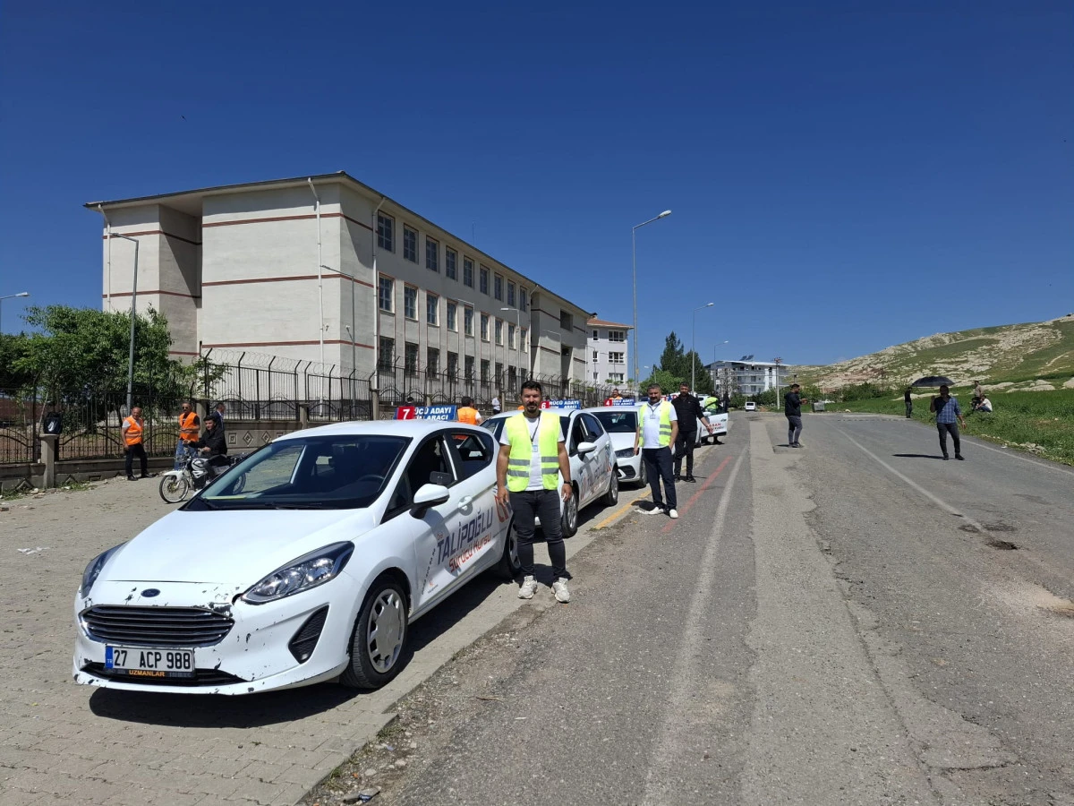 Sürücü Adayları Direksiyon Sınavında Ter Döktü