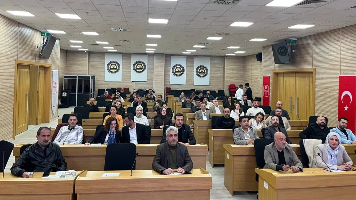 T&Uuml;RKAK&rsquo;tan Diyarbakır&rsquo;da toplantı: Sekt&ouml;rde fırsatlar ve riskler masaya yatırıldı