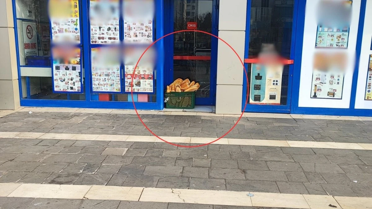 Zincir markette büyük ihmal: Ekmekler açıkta